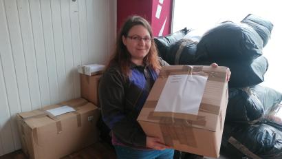 Bild: Winderl, Kristin [wrl]
Einige Hilfsgüter hat Natascha Kodisch schon wieder sortiert und zum Abtransport bereit gemacht.