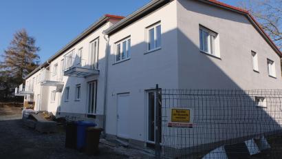 Bild: le
Die neue Wohnanlage der Baugenossenschaft „Eigenheim“ in Plankenhammer für zehn barrierefreie Mietwohnunen steht kurz vor der Vollendung.