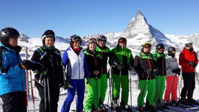 Bild: Petra Schiffner/exb
Skifahren bei Sonnenschein: 40 Skisportler frönten mit dem TB Weiden eine Woche lang im Gebiet Zermatt-Cervinia ihrem Hobby.