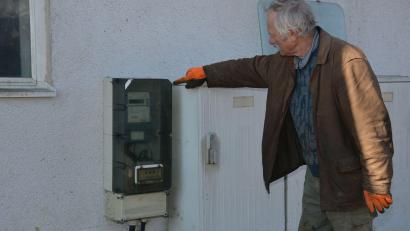 Bild: dob
Der Stromzähler von Gerhard Lingl spielt verrückt. Gut 108.000 Kilowattstunden soll er binnen eines Jahres verbraucht haben. Bayernwerk klärt nun auf, was schiefgelaufen ist.