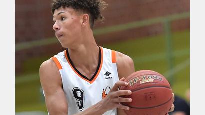 Archivbild: A. Schwarzmeier
Trotz seiner Jugend und seiner ersten Regio-Saison: Nachwuchstalent Jariah Oliver muss wie weitere Bank-Spieler bei den ersatzgeschwächten Neustädter Basketballern am Samstag bereits Verantwortung übernehmen.