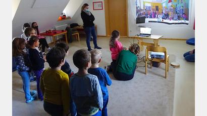 Bild: njn
Im Mehrzweckraum des Regenbogen-Kindergartens startete die Videoübertragung in den tschechischen Kindergarten.