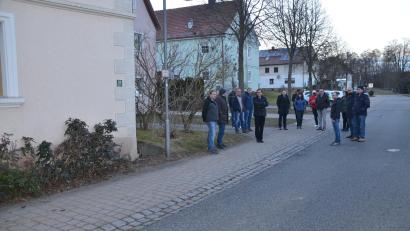 Bild: ak
In der Ganghofer Straße wird eine Geschwindigkeitsmess- und Warnanlage aufgestellt. Zudem wird eine Straßenverbreiterung geprüft. Der Mehrzweckstreifen soll jedoch vorerst erhalten bleiben.