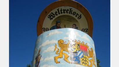 Archivbild: bgl
Auch der Weltrekord-Bierkrug rückt heuer wieder in den Mittelpunkt.