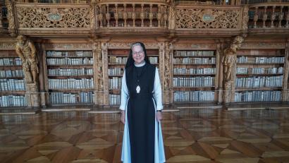 Archivbild: gld
Äbtissin Laetitia Fech ist glücklich und dankbar, dass der Kulturfonds Mittel für die Sanierung des Bibliothekssaals bereitgestellt hat.