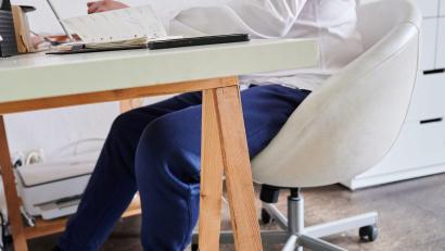 Bild: Annette Riedl/dpa
Im Corona-Alltag kann man im eigenen Büro auch in Jogginghose arbeiten.