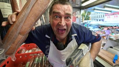 Symbolbild: Hendrik Schmidt/dpa
Wurst-Achim und seine Marktschreier-Freunde sind vom 10. bis 12. Juni zu Gast im Marktredwitzer Winkel.