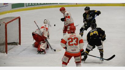 Der ERSC Amberg (dunkle Trikots) versuchte gegen Klostersee alles.