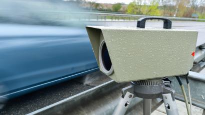 Symbolbild:  Uwe Anspach/dpa
Die Amberger Verkehrspolizei war am Wochenende auf der Jagd nach Temposündern.