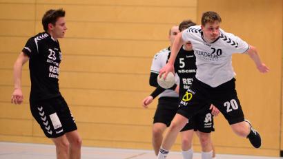 Bild: ham
Sebastian Hausner (weißes Trikot) und die BOL-Herren der HSG Nabburg-Schwarzenfeld kassierten erneut eine Heimpleite.