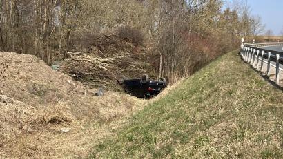 Bild: Polizeiinspektion Sulzbach-Rosenberg
Unfall bei Gebenbach. Eine 20-Jährige war am Sonntag um 11 Uhr mit ihrem Opel Astra von der Straße abgekommen.