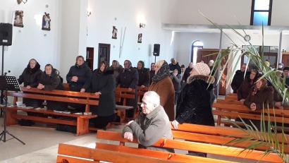 Bild: Stanislaw Kawa/exb
Wie in vielen Kirchen in der Ukraine beten die im Ort verbliebenen Senioren auch in den Klosterkirchen der Franziskaner-Minoriten der Ordensprovinz Krakau um Hilfe und den baldigen Frieden.