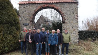 Bild: adj
Der neue Vorstand (von links): Stadtrat Roland Kraft, Johann Hermann, Gerhard Eismann, der neue Vorsitzende Micheal Bayer-Schmidt, Kreisrat Gerhard Steiner, Regina Kuhnle, Kreisrat Karl Meier, Stadtrat Hermann Schmid und Hans-Peter Krücken