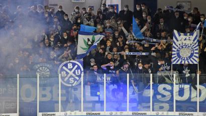 Bild: Gebert
Im ersten Match gegen Erfurt (Bild) haben die Fans der Blue Devils ihre Mannschaft großartig angefeuert. Diese Unterstützung ist auch im dritten Spiel am Dienstag nötig.