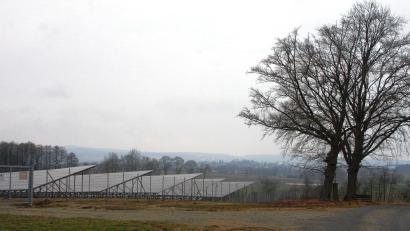 Bild: wro
Die Photovoltaik-Anlage nahe der Waldabteilung "Abendschlag" zwischen Schönhaid und Leugas wurde im Oktober 2020 errichtet. Für künftige Projekte gibt es einen Kriterienkatalog.