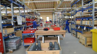 Symbolbild: Petra Hartl
Noch muss für die Werkshallen der Region kaum eine Firma Kurzarbeit anmelden. An manchen Stellen gehen jedoch die Rohstoffe aus.