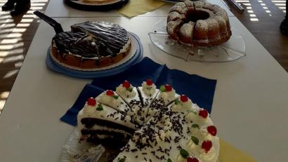 Bild: Beate Heumann/exb
Die Kohlberger buken, was das Zeug hielt, um möglichst viele Kuchenstücke zugunsten der Ukrainehilfe verkaufen zu können.