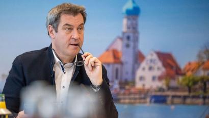 Bild: Peter Kneffel/dpa
Markus Söder (CSU), Ministerpräsident von Bayern, vor Beginn der Online-Sitzung des Kabinetts.