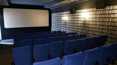 Bild: Petra Hartl
Der Kinosaal 3 bietet Platz für 60 Besucher auf modernen Sesseln: Ab Ostern sollen auf der Leinwand wieder aktuelle Filme zu sehen sein. Die Kinosäle 1 und 2 werden vorerst noch nicht wieder in Betrieb genommen.