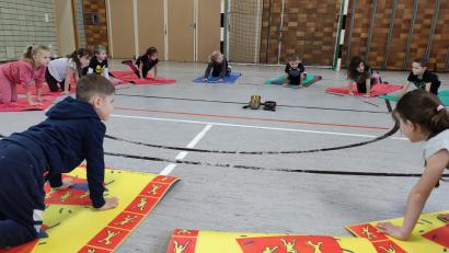 Bild: gi
Viel Spaß machte den Vorschulkindern „Wackelzähne“ das Kinder-Yoga mit Alexandra Schneider.