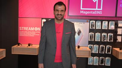 Bild: jr
Sezayi Er ist mit seinem Telekom-Shop in die Räume der ehemaligen Metzgerei Neudert am Oberen Marktplatz 4 gezogen.