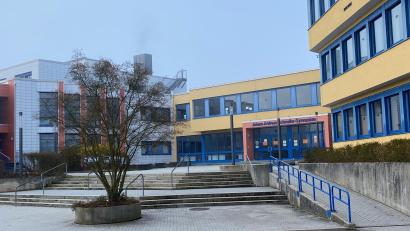 Archivbild: Claudia Völkl
1,2 Millionen Euro investiert der Landkreis Schwandorf heuer am Gymnasium in Nabburg.