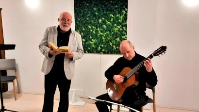 Bild: lg
Wien und der Wein standen am Schluss des Programms mit „heiteren und nicht ganz so heiteren Themen“ von Stefan Müller-Ruppert (Sprecher, Sänger) und Maximilian Mangold (Gitarre).