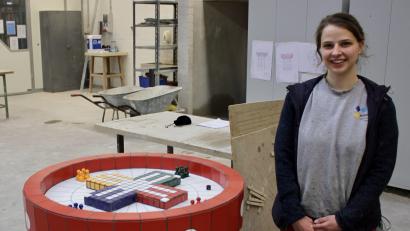 Bild: HWK-Schmalzl/exb
Johanna Kies mit ihrem Meisterstück.