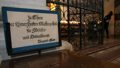 Symbolbild: Frank Leonhardt dpa/lby
Ein 44-Jähriger hatte sich an Opferstöcken im Landkreis Neustadt/WN bedient. Nun stand er vor Gericht.