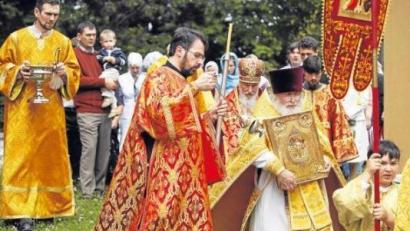 Archivbild: Maria Levchenko
Die Russisch-Orthodoxe Gemeinde Amberg und Priester Konstantin Suvorov (links) bieten Flüchtlingen aus der Ukraine ihre Hilfe an.