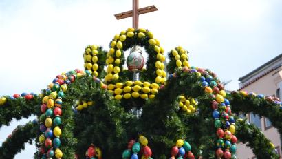 Bild: hcz
Der Osterbrunnen vom Jahr 2019 war der letzte vor der coronabedingten Pause.