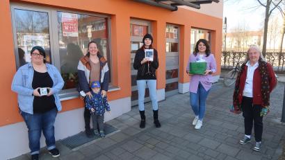 Bild: Kunz
Die Weidener "Initiative" freut sich über eine großzügige Spende. V.l. Anna-Katharina Barrois, Stephanie Roberts, Stefanie Langner, Julia Reiter und Ursula Barrois.