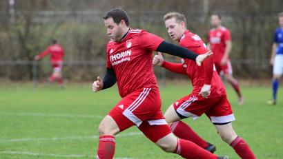 Archivbild: ham
Die Lobinger-Brüder Bastian (links) und Dennis wollen die SpVgg Pfreimd gegen den Aufsteiger 1. FC Schlicht zum Heimsieg antreiben.