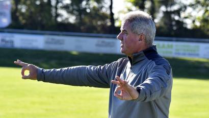 Archivbild: Hubert Ziegler
Null Gegentore bitte, scheint Riedens Trainer Josef Fleischmann seinen Spielern zu vermitteln. Gerade im direkten Duell mit seinem Verfolger könnte sich der Tabellenführer absetzen.
