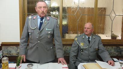 Bild: jzk
Vorsitzender Karl Reger (links) gab seinen Jahresbericht, Markus Schmidt (rechts) verlas den Kassenbericht und den Bericht des Schriftführers.