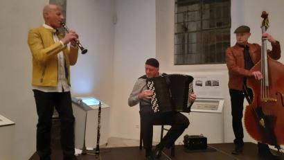 Bild: hka
Die "Klezmer Connection", ein renommiertes Trio aus Salzburg, spielte in der ehemaligen Synagoge.