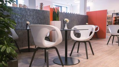 Bild: Volksbank-Raiffeisenbank Amberg eG/exb
Wer will, bekommt nach der Impfung im Café des VR-Regiomarkts sogar noch einen Kaffee.