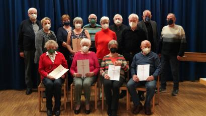 Bild: Kunz
Die KAB St. Johannes ehrte langjährige Mitglieder und stellte ihren neuen Präses, Pfarrer Gottfried Schubach vor.