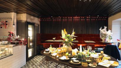 Bild: Wolfgang Steinbacher
Das neue Café Zentral am Amberger Marktplatz ist ab sofort geöffnet. Es bietet neben den Gasträumen auch die Spezialitätenmetzgerei von Herbert Hottner sowie die von Daniela Hottner mit Geschmack sortierte Geschenkecke.