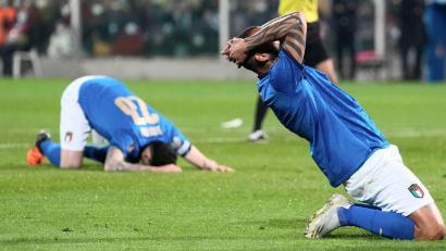 Bild: Antonio Calanni/dpa
Die Italiener können es nicht fassen, sie sind bei der WM nicht dabei.