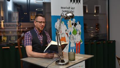 Bild: dob
Leonhard F. Seidl las in Vohenstrauß aus seinem Kriminalroman „Vom Untergang“.