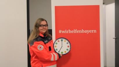 Bild: fks
Taktische Leiterin Jasmin Kelch stellt die Uhr um eine Stunde zurück: Statt bis 19 Uhr, wird ab April nur noch bis 18 Uhr getestet.