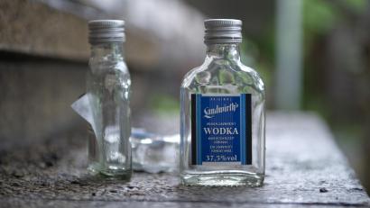 Symbolbild: Soeren Stache/dpa
Auf Wodka hatte es ein 38-Jähriger in einem Supermarkt in Sulzbach-Rosenberg abgesehen.