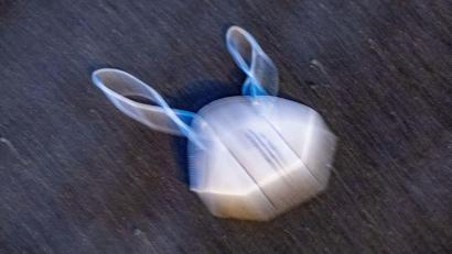 Symbolbild: Stefan Sauer
Die Maske fällt: Ab Sonntag gibt es in Bayern nur noch den sogenannten Corona-Basisschutz.