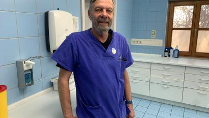 Bild: ck
Der Vohenstraußer Chirurg Dr. Heinrich Gref geht nach 50 Jahren beruflicher Laufbahn am 30. Juni in Ruhestand. Seine Praxis in der Frühlingstraße führen Gerhard Hammer und Bernd Lauterbach weiter.