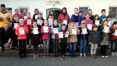 Bild: Reinhard Kreuzer
Das Deutsche Sportabzeichen gab es bei der DJK Weiden in Gold, Silber und Bronze. Geprüft wurden in fünf Sportleistungen.