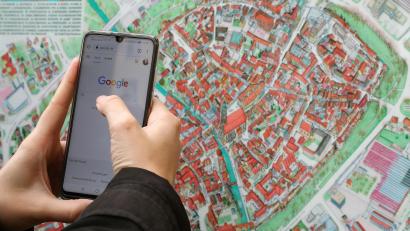 Bild: Wolfgang Steinbacher
Behördengänge erledigen, einen Parkplatz finden oder eine Busverbindung prüfen: In einer Smart City reicht dafür ein Smartphone.