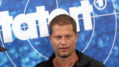 Bild: Christian Charisius/dpa
Als der Schauspieler Til Schweiger „Tatort“-Kommissar wird, will er auch gleich den Vorspann des Krimi-Dauerbrenners austauschen. War das ernst gemeint?