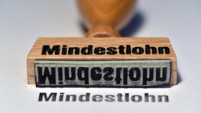 Bild: Ralf Hirschberger
Der Mindestlohn für Leiharbeiter steigt zum 1. April auf 10,88 Euro in der Stunde.