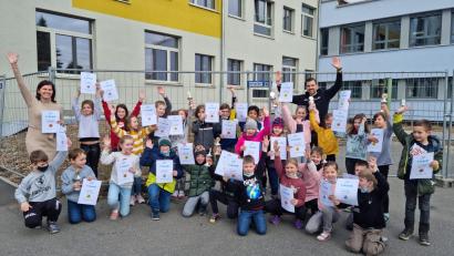 Bild: Petra Andritzky/exb
Zum Abschluss der Schwimmausbildung gab es unter den Grundschülern ein kleines Turnier. Die Schnellsten jeder Klasse bekamen eine schöne Urkunde.